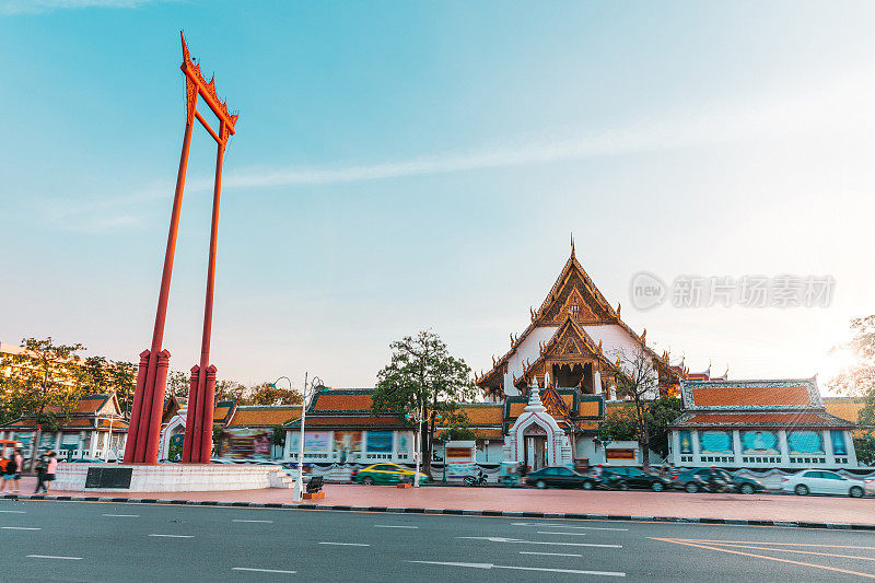 曼谷的城市景观和Wat Suthat Temple